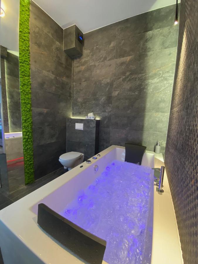 Apartament Bialy Z Jacuzzi Krakau Buitenkant foto