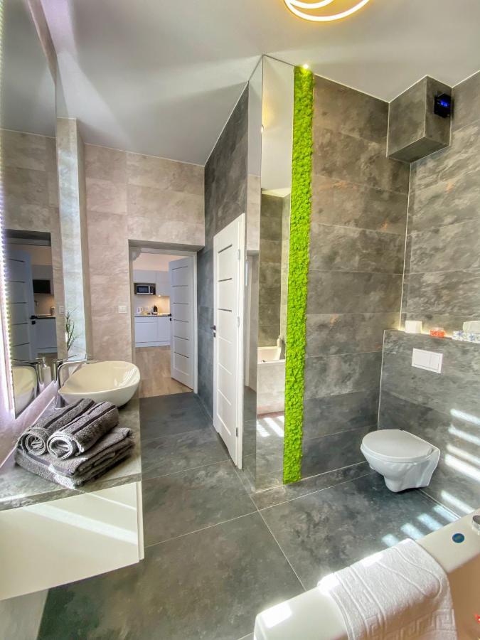 Apartament Bialy Z Jacuzzi Krakau Buitenkant foto