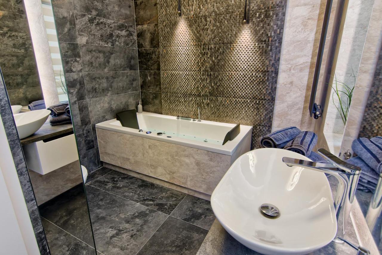 Apartament Bialy Z Jacuzzi Krakau Buitenkant foto