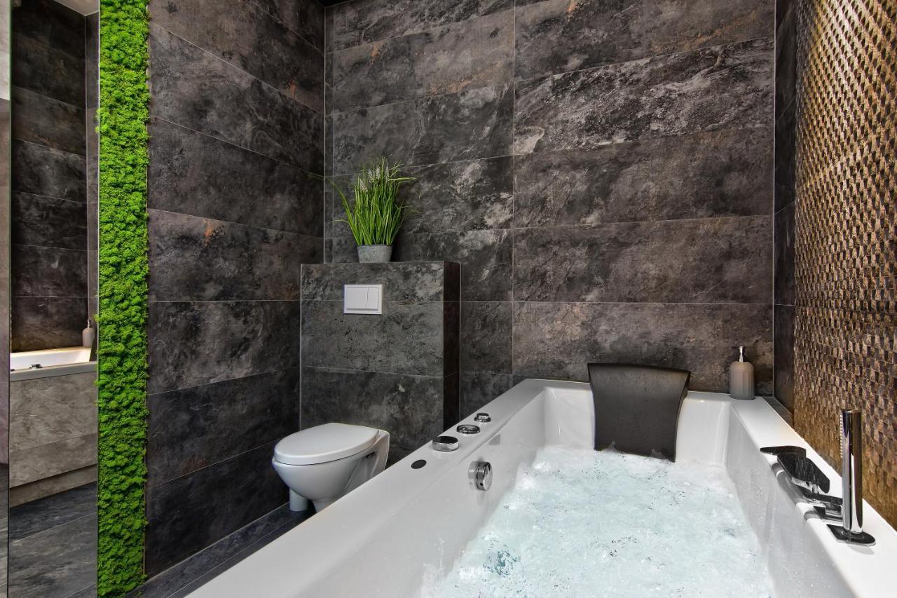 Apartament Bialy Z Jacuzzi Krakau Buitenkant foto