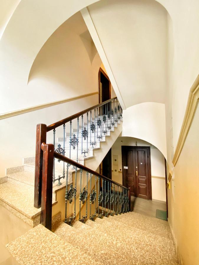 Apartament Bialy Z Jacuzzi Krakau Buitenkant foto